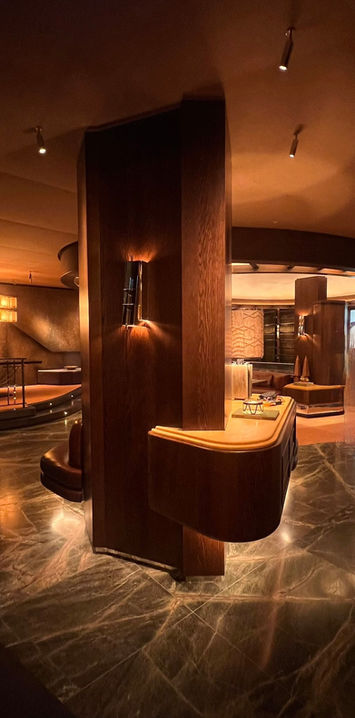 Mobilier pour restaurant en chêne teinte et pierre