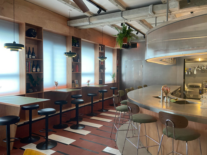 Mobilier pour restaurant en Contre-plaqué Okoumé.